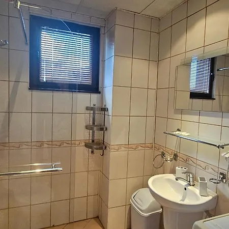 Ramada 2 Boutique Near Road Daire *