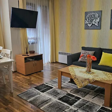 Apartment Ramada 2 Boutique Near Road *