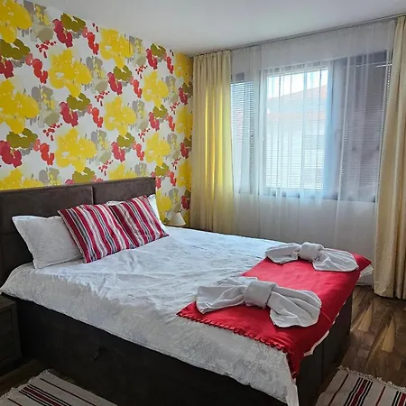 דירה Ramada 2 Boutique Near Road בנסקו