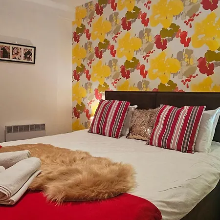 Ramada 2 Boutique Near Road Daire Bansko