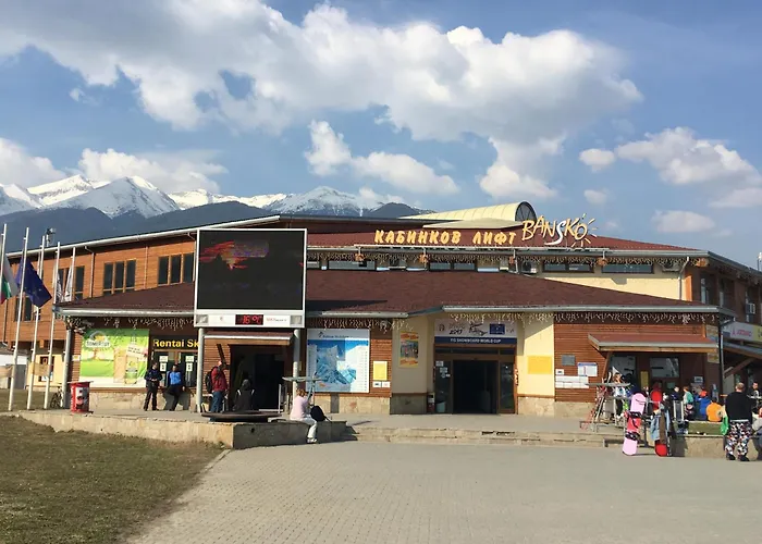 Ramada 2 Boutique Near Road Апартаменты Банско