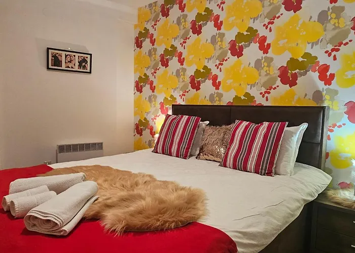 Ramada 2 Boutique Near Road Апартаменты Банско